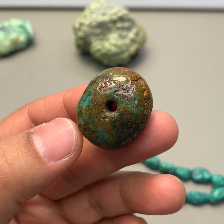 绿松石颈饰未镶嵌