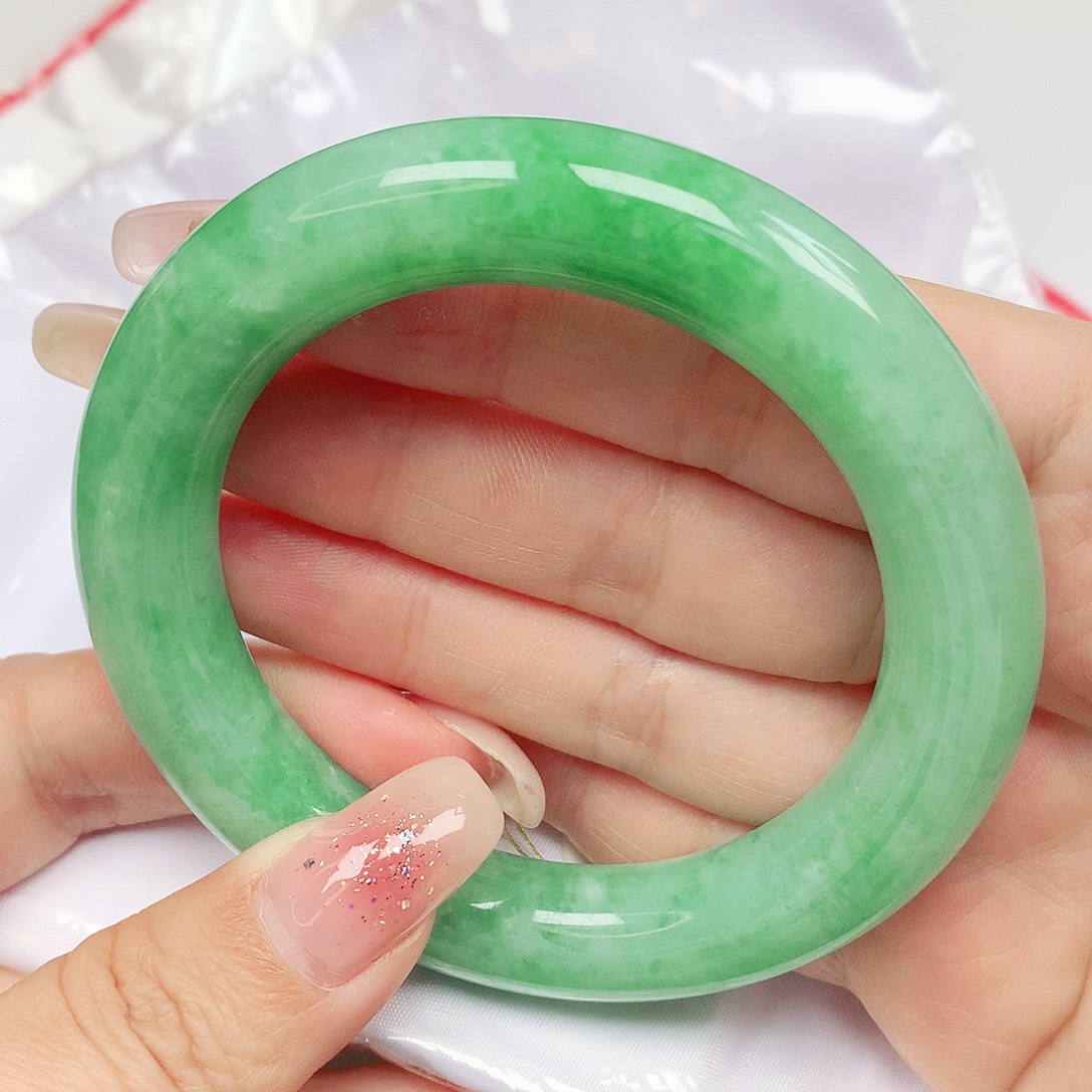 翡翠手镯未镶嵌抖音557