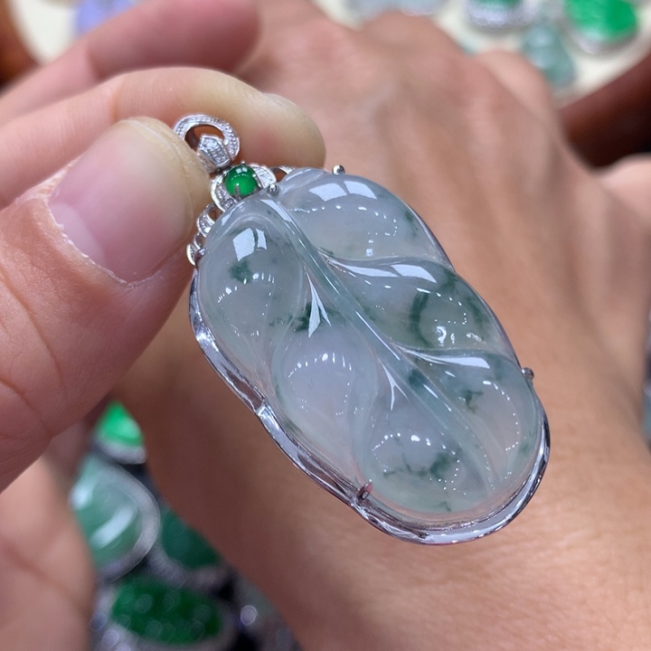 翡翠吊坠(不含链)18K金镶嵌