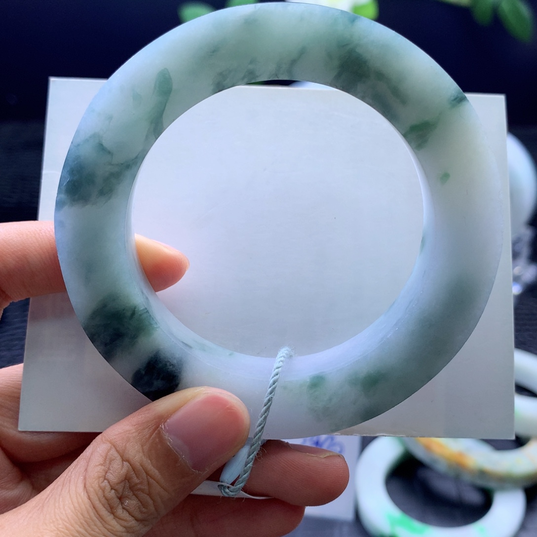 定制翡翠未镶嵌翡翠手镯