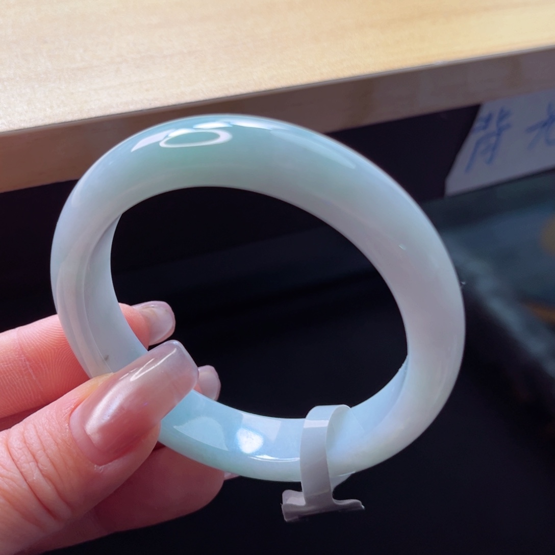 翡翠手镯未镶嵌手镯