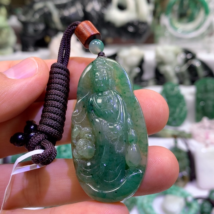 常***姗独山玉未镶嵌颈饰