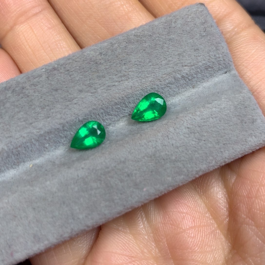 祖母绿裸石未镶嵌祖母绿水滴一对