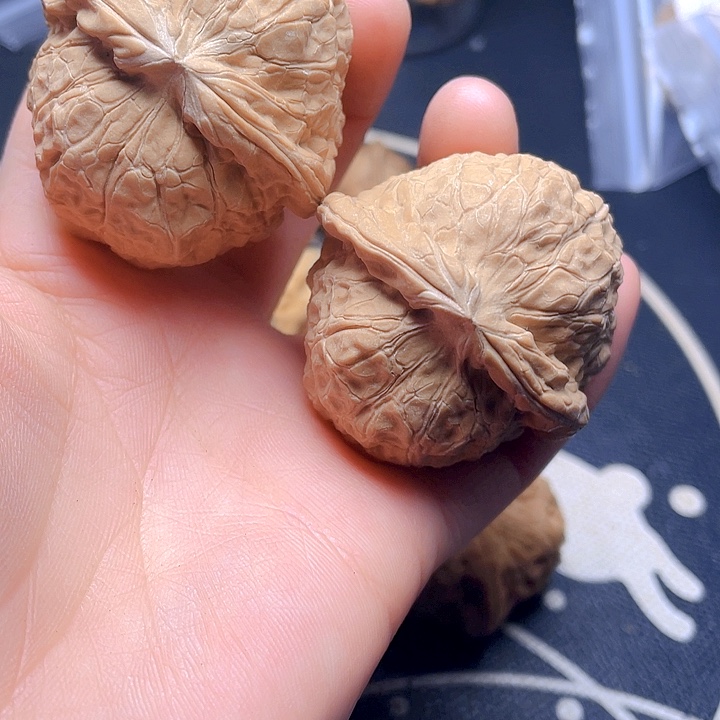 文玩核桃吊坠南瓜炖一对