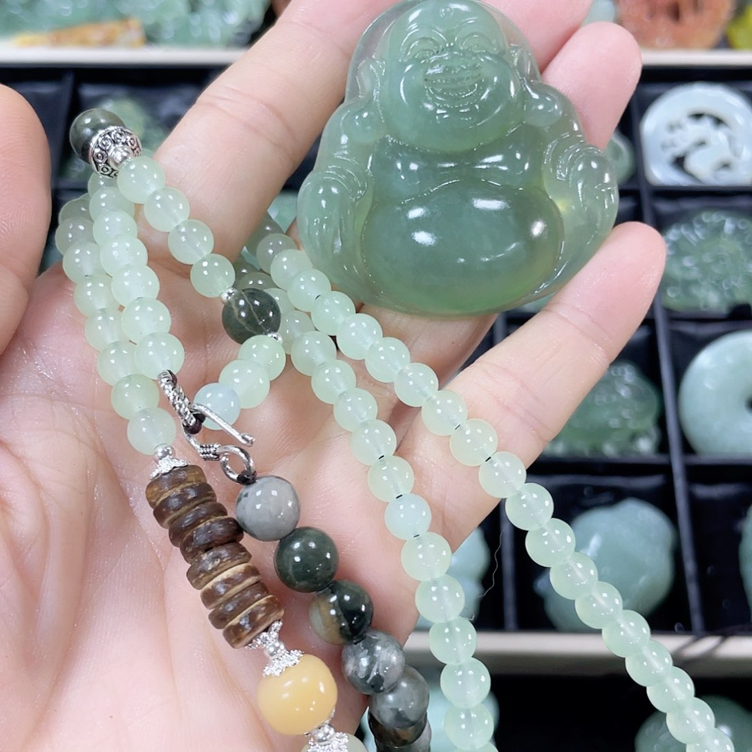 蛇纹石玉颈饰未镶嵌