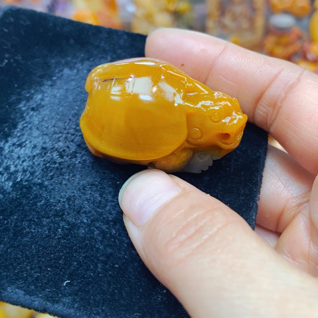 未镶嵌石英质玉（黄龙玉）颈饰