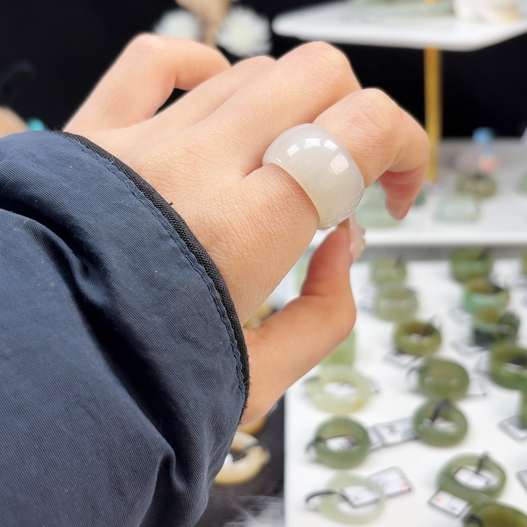 和田玉未镶嵌戒指P145月光白墩墩16.8不退换