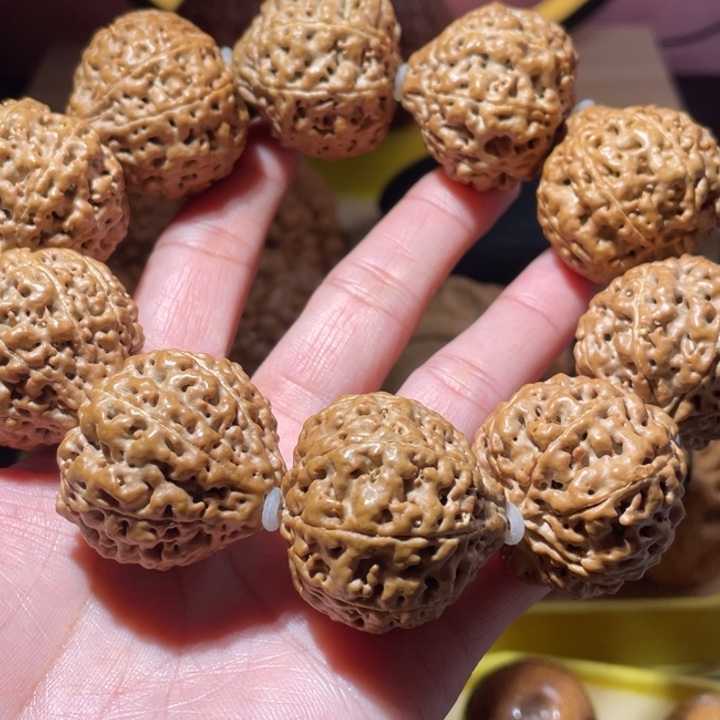 桃核把件八瓣金刚菩提手持