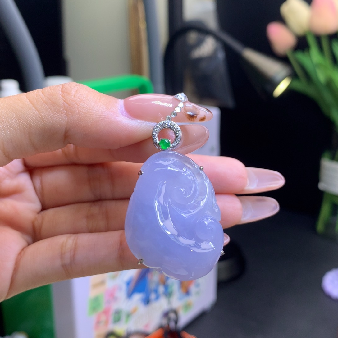 翡翠18K金镶嵌颈饰