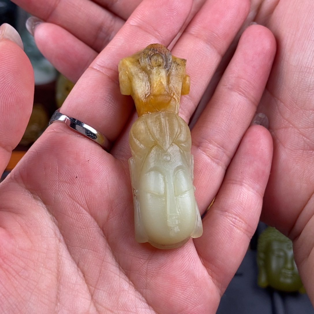 蛇纹石玉挂件未镶嵌