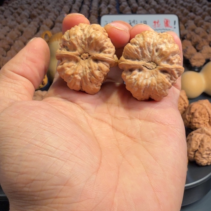张***来把件文玩核桃蛤蟆的眼睛是真的好看啊