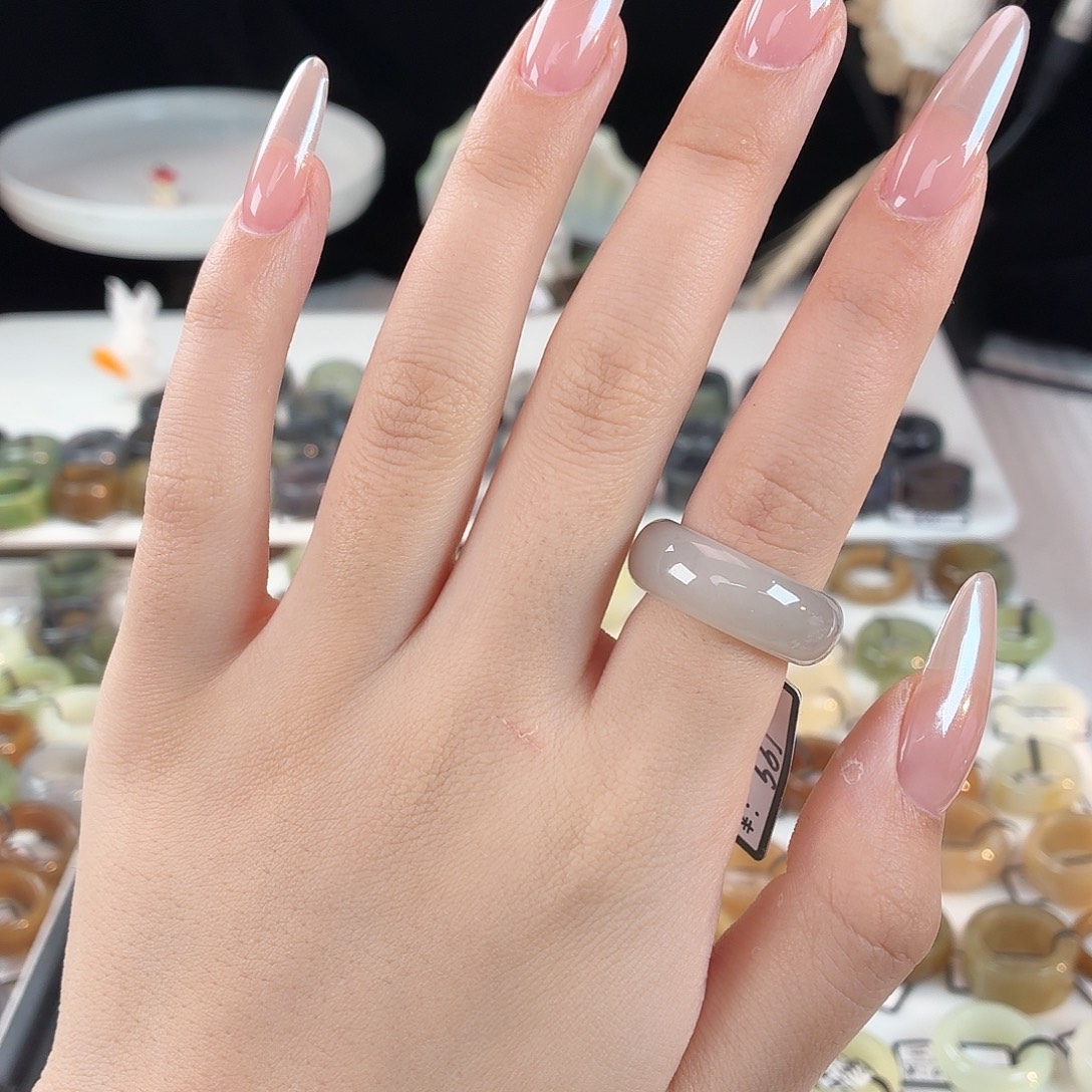 和田玉未镶嵌戒指x25冰透灰轮胎16.8不退换