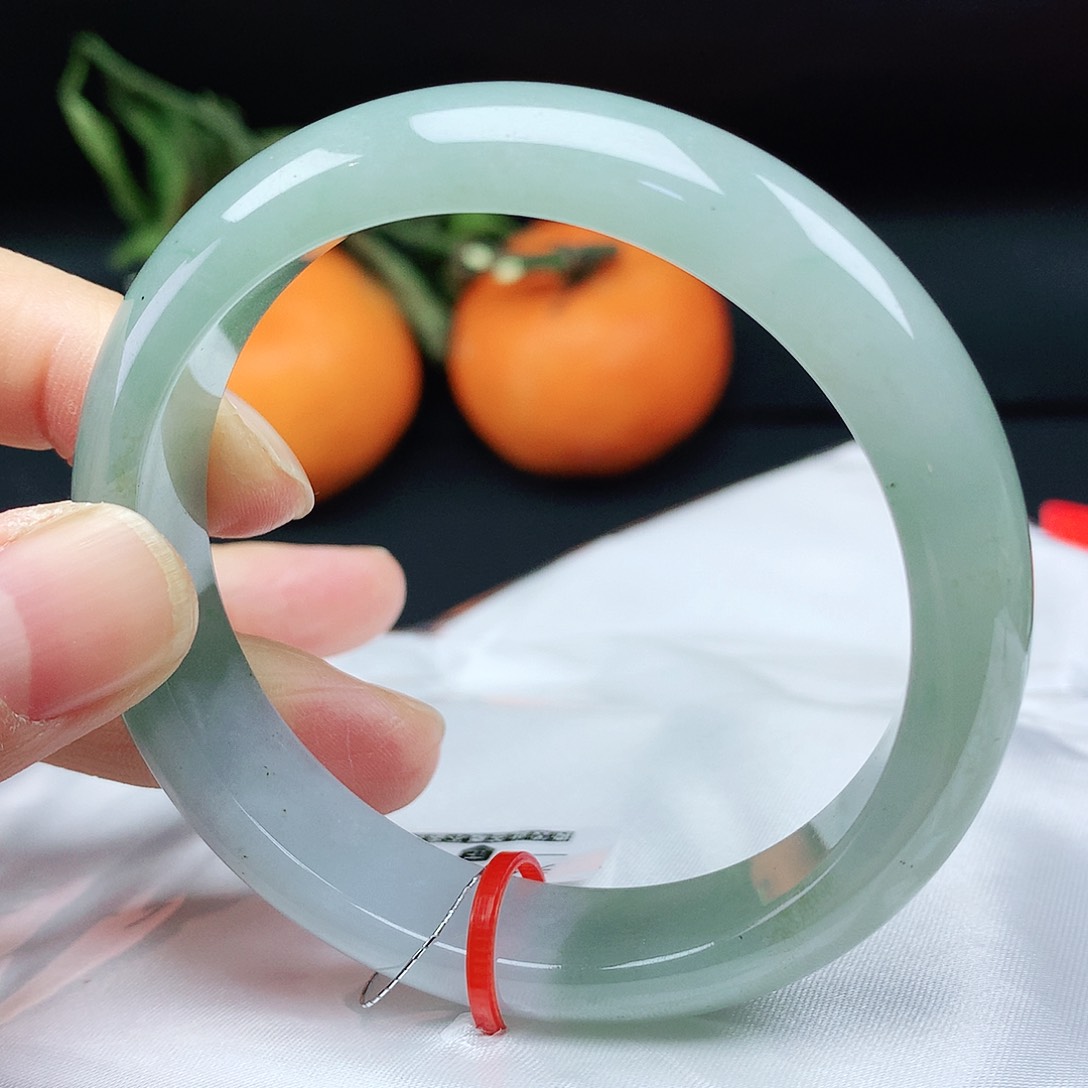 翡翠手镯未镶嵌54圈