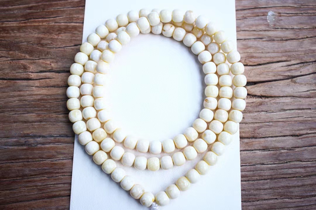  8mm俄料白花蜡老型珠手串，品质完美器型规整42.92克