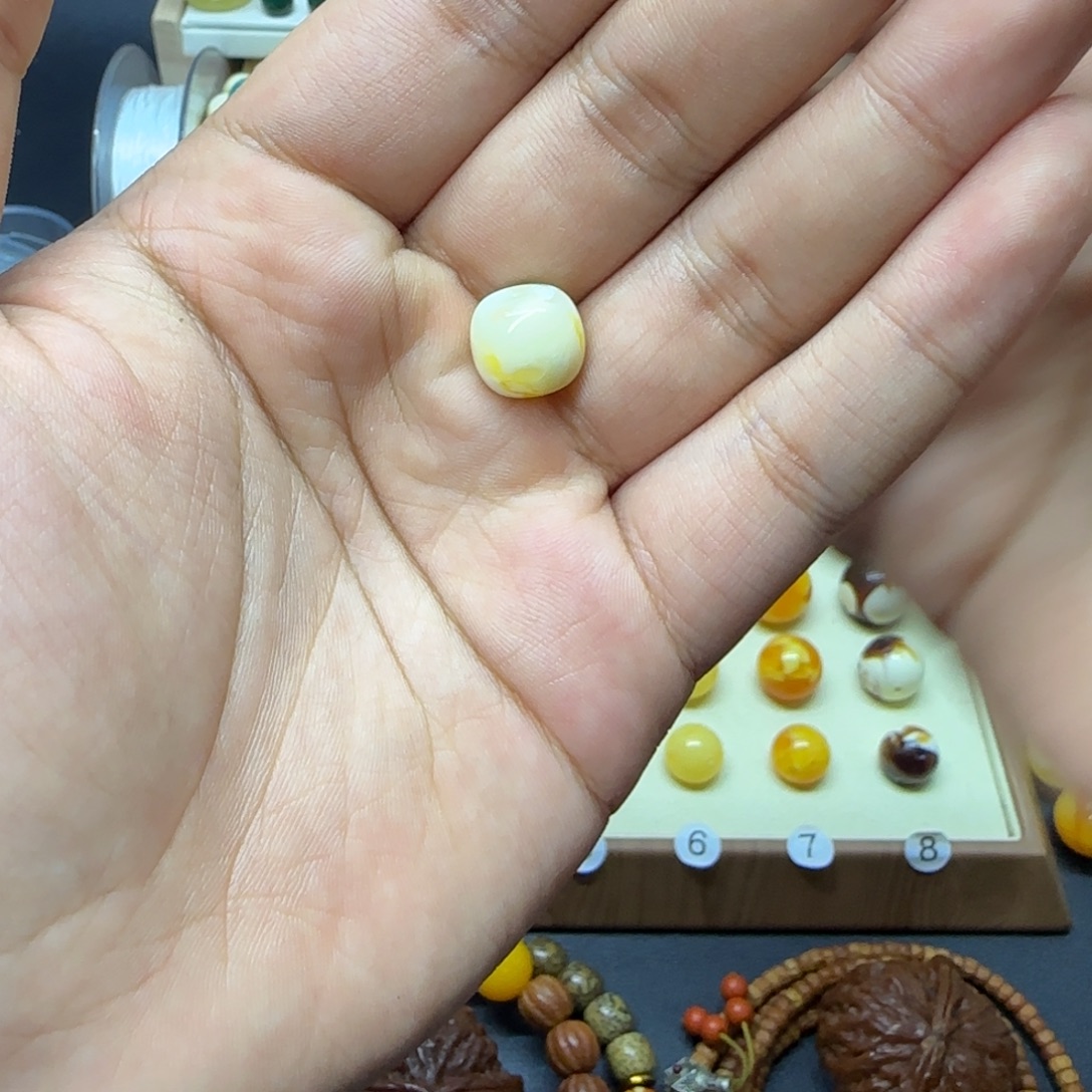 1***圈琥珀未镶嵌裸石..