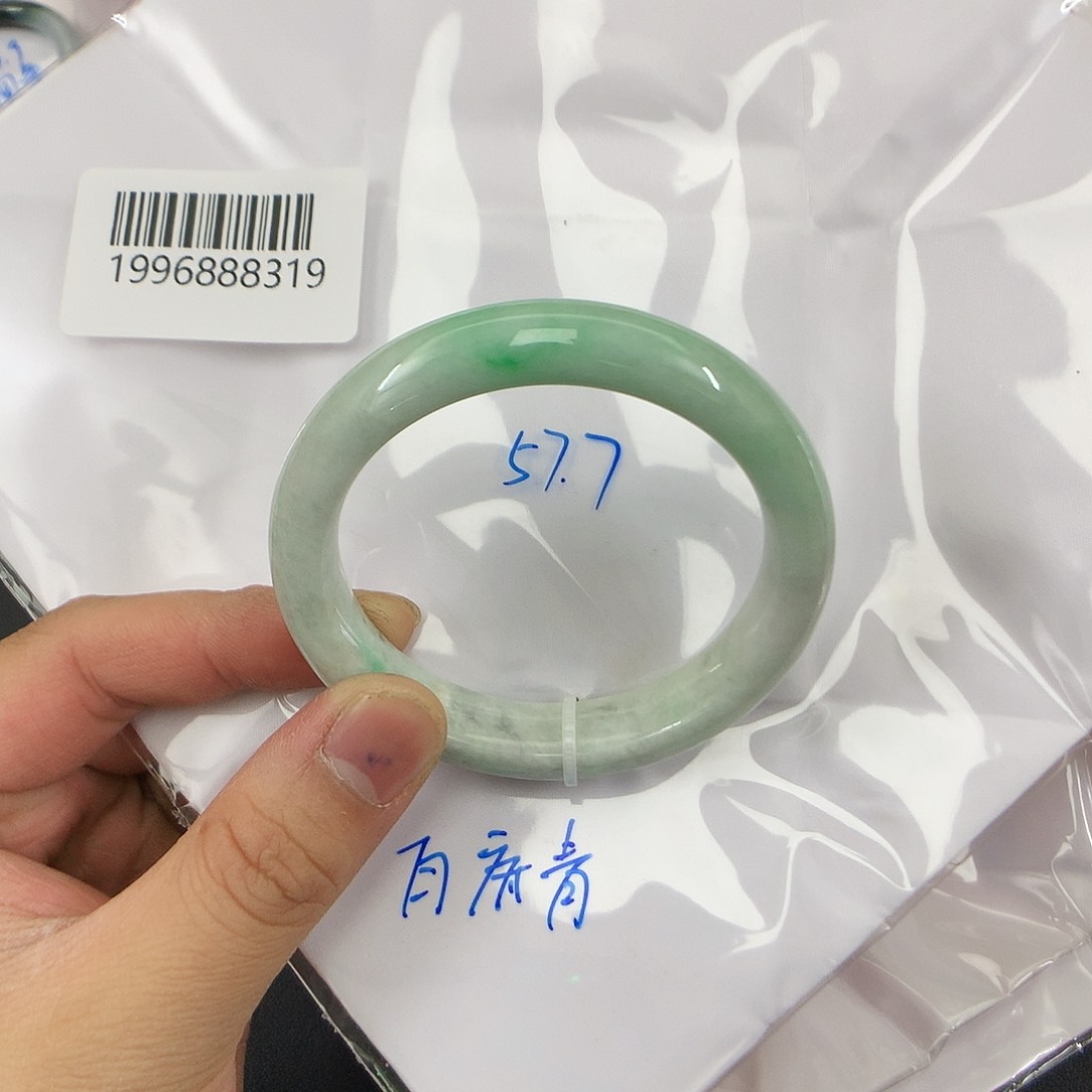 翡翠手镯未镶嵌O*.天然缅甸翡翠手镯