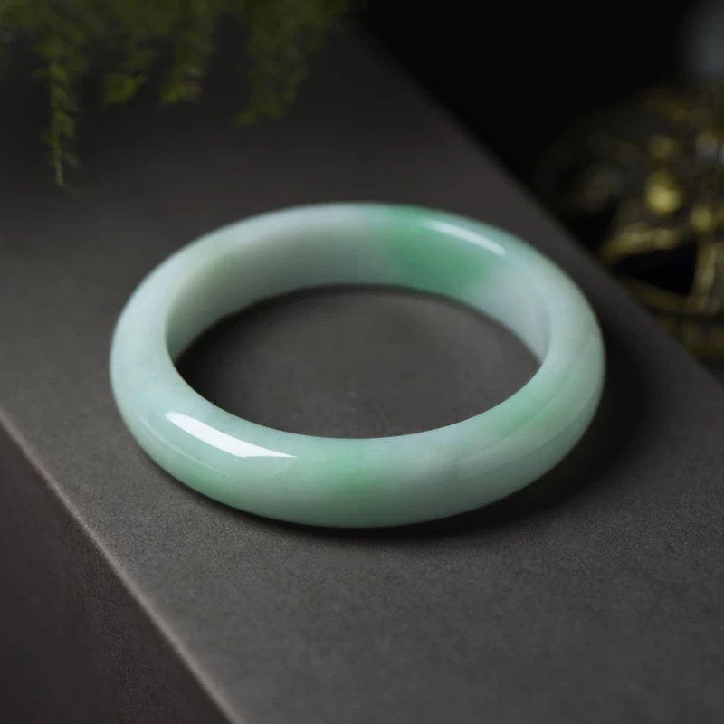 1611号精品白加绿正圈手镯