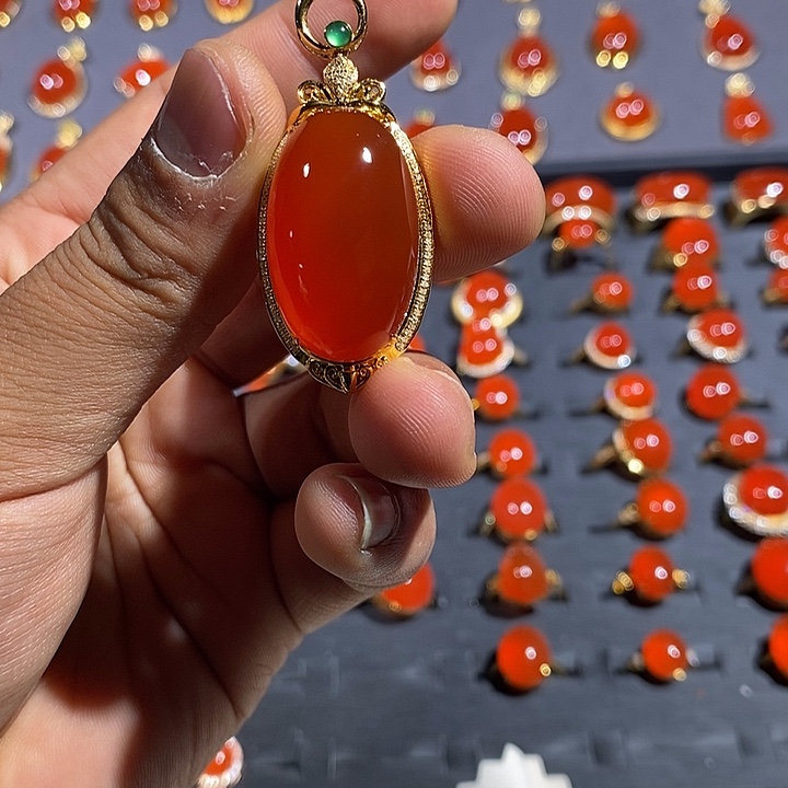 南红玛瑙颈饰18K金镶嵌殊*