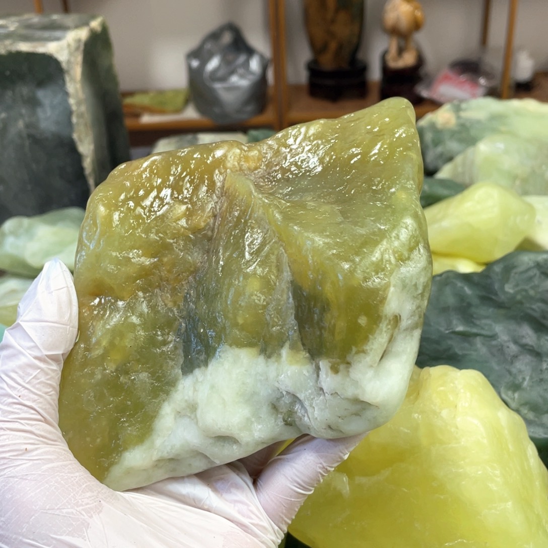 蛇纹石玉未镶嵌中国四大名玉简易