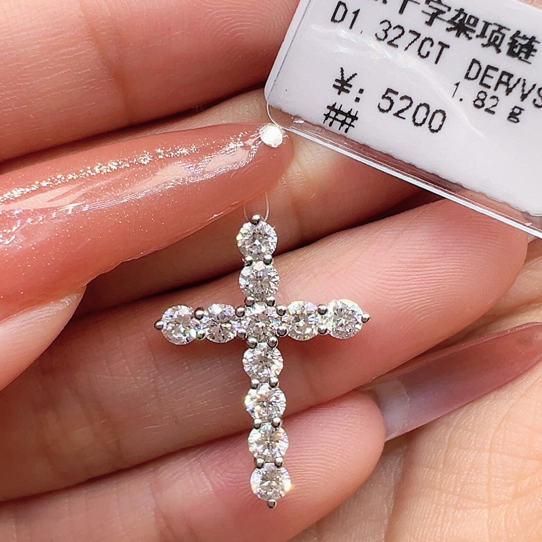 实验室培育钻石吊坠18K金镶嵌1.327ct K白十字架吊坠