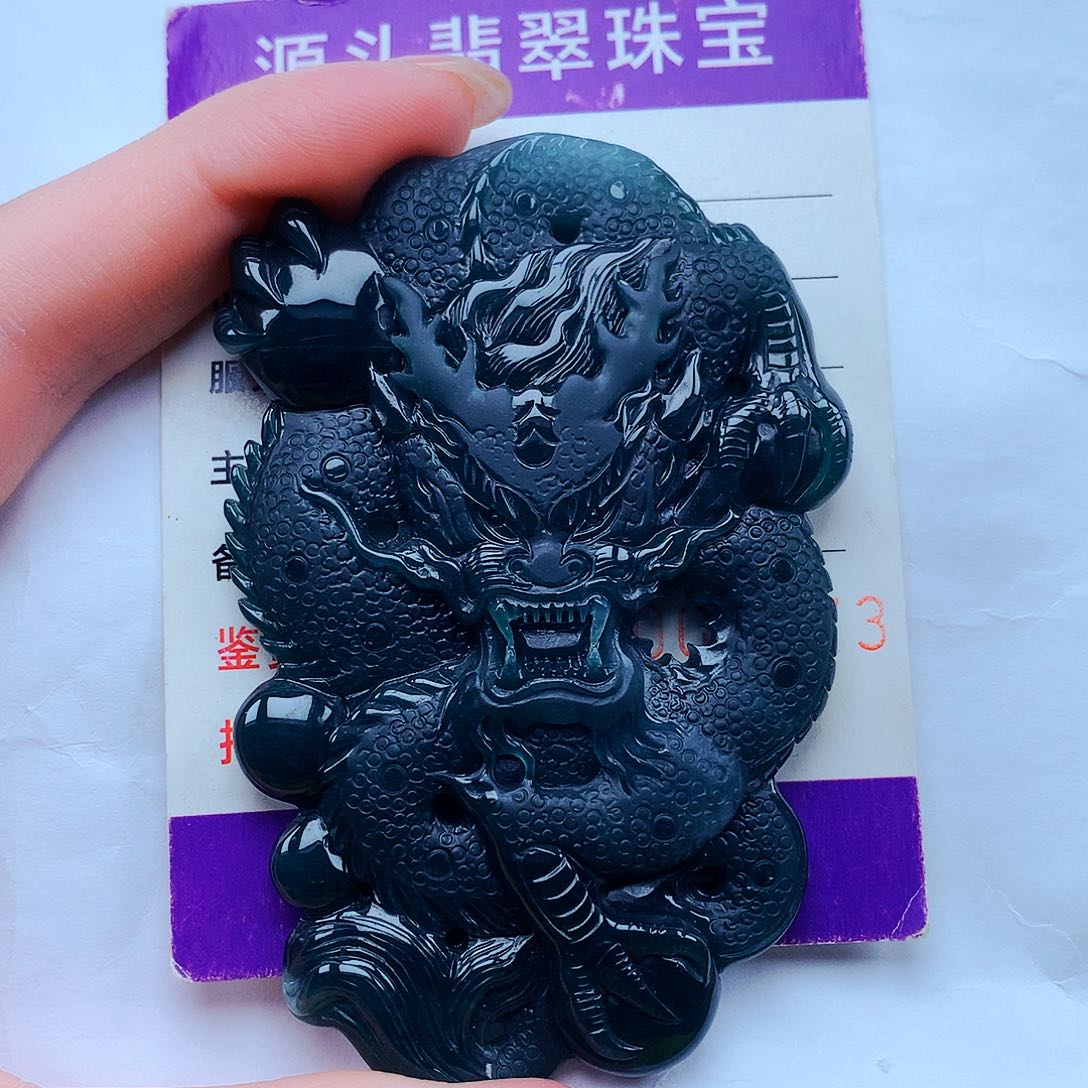翡翠颈饰未镶嵌廖*