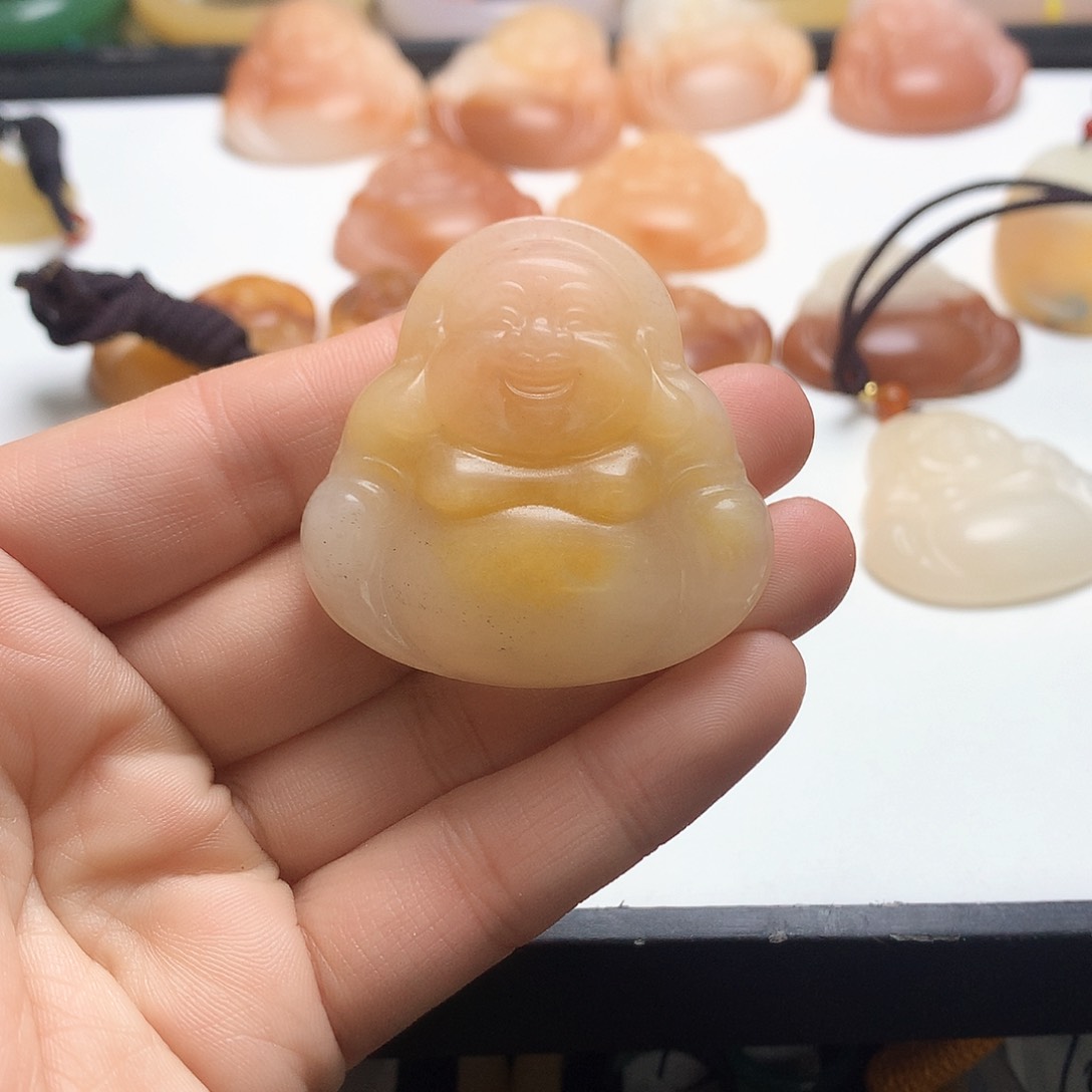 未镶嵌石英质玉（黄龙玉）手镯小****询