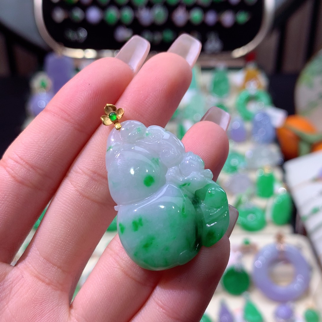 翡翠颈饰18K金镶嵌翡翠