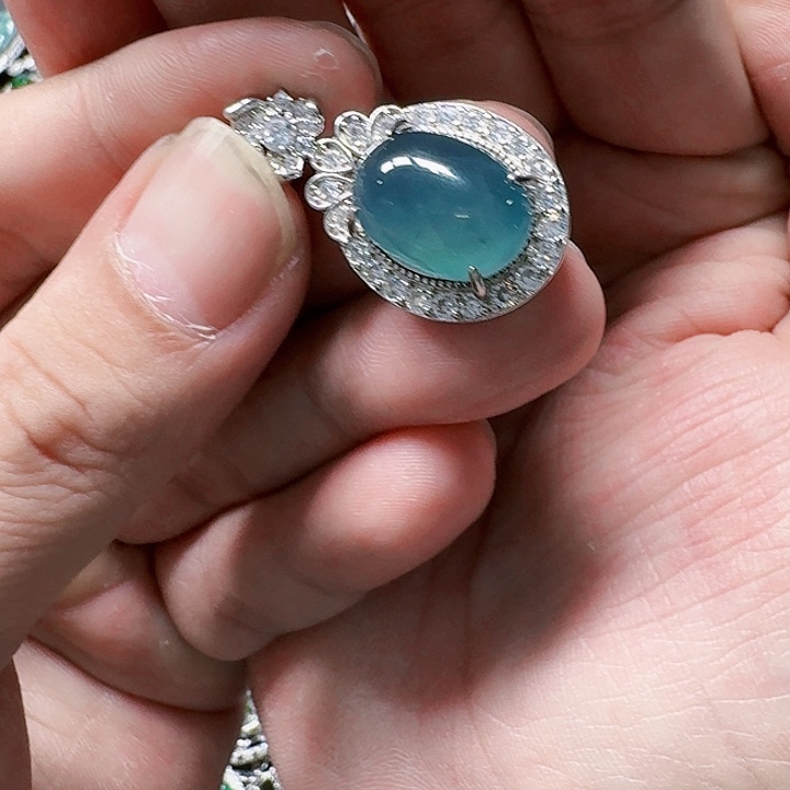 翡翠颈饰未镶嵌天然A货翡翠放漏