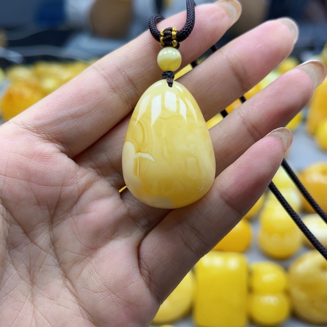 蜜蜡未镶嵌珠宝奇石