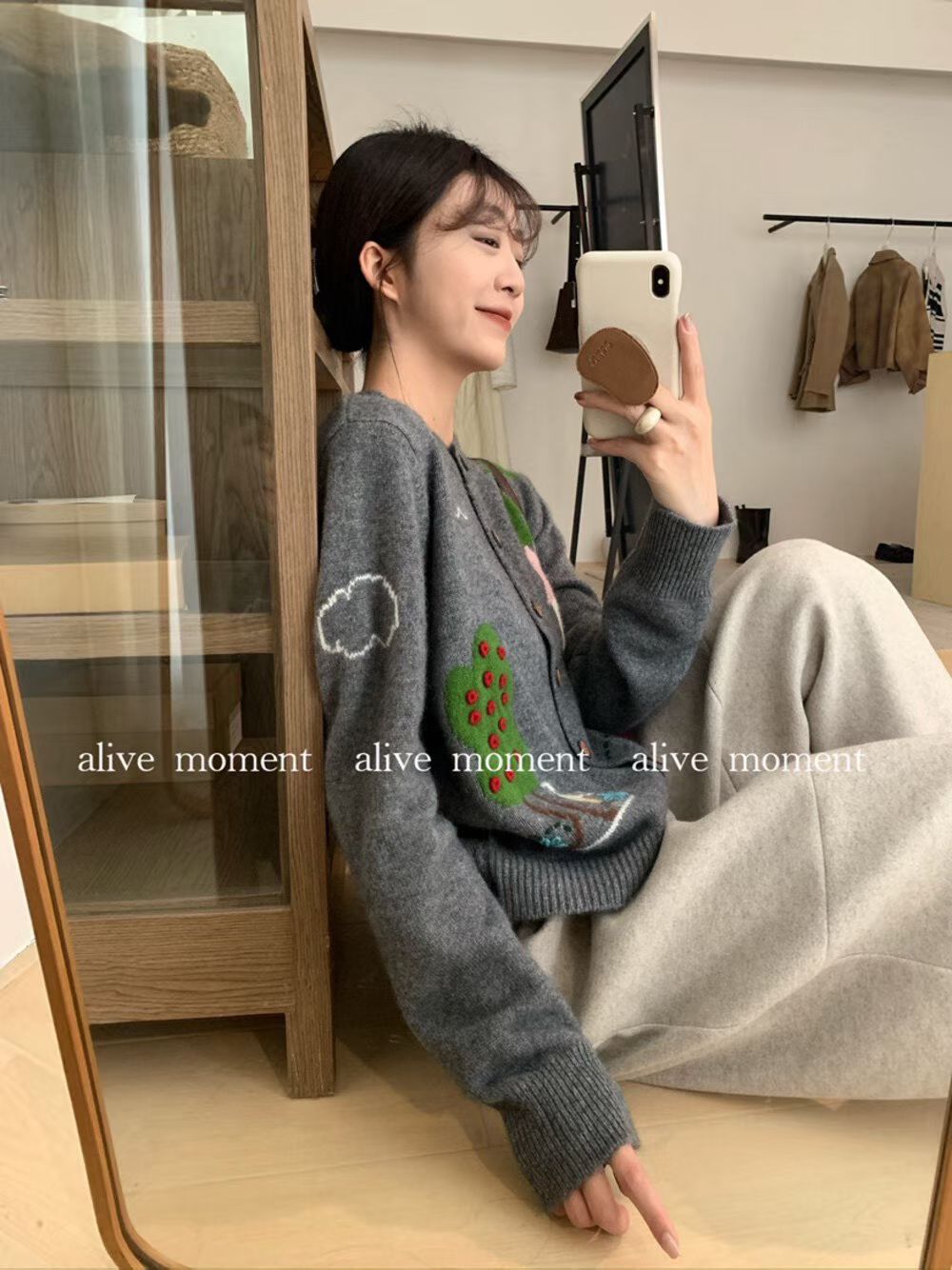 小房子重工刺绣圆领