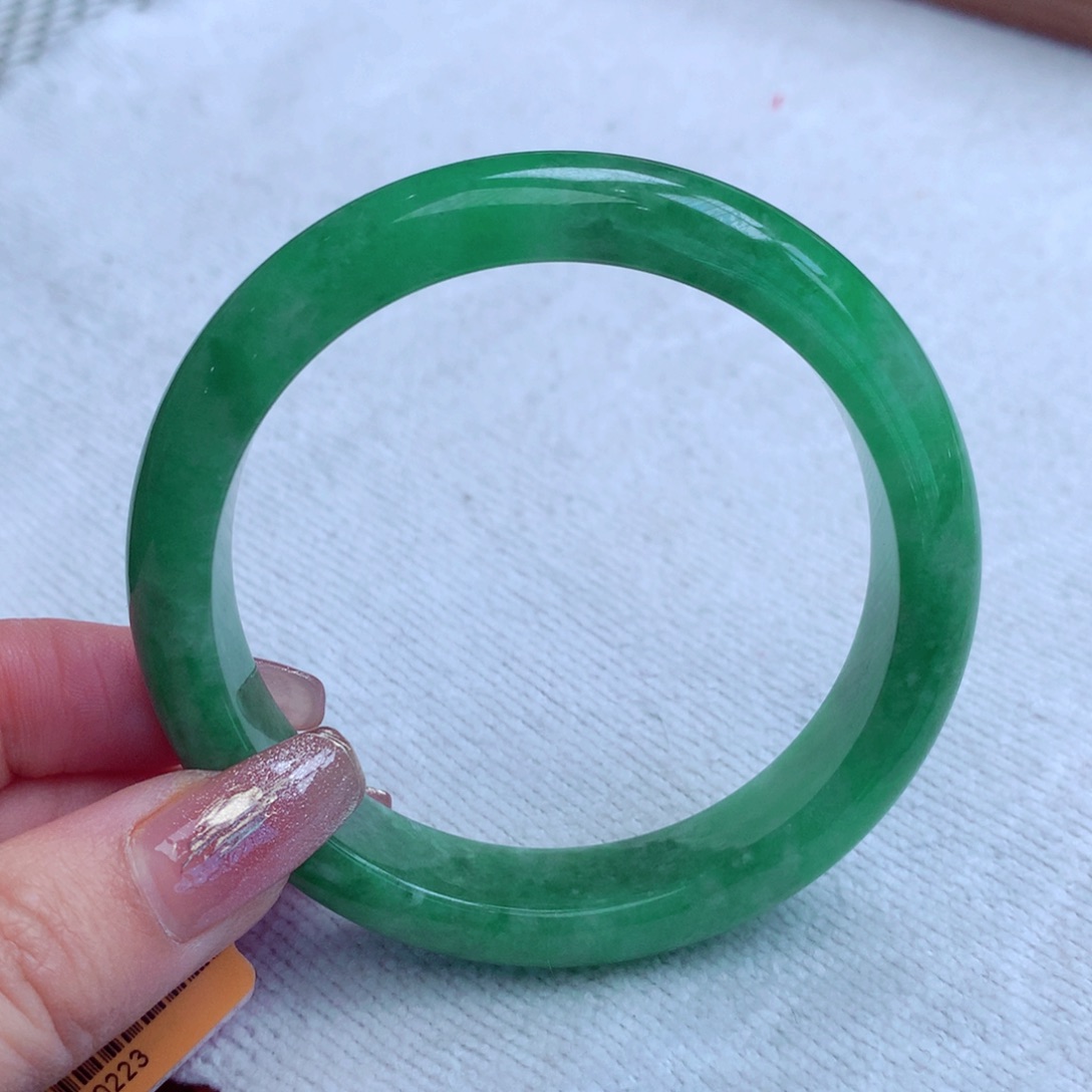 翡翠手镯未镶嵌翡翠
