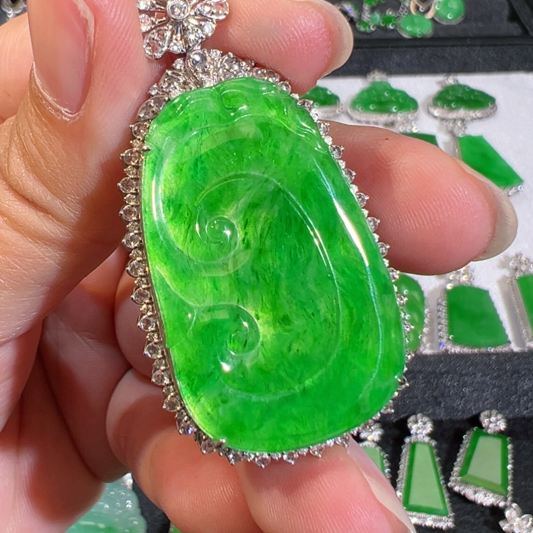 【闪购商品】翡翠吊坠(不含链)18K金镶嵌