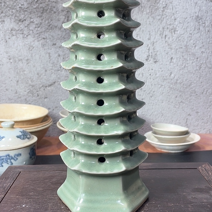 龙泉窑梅子青宝塔的