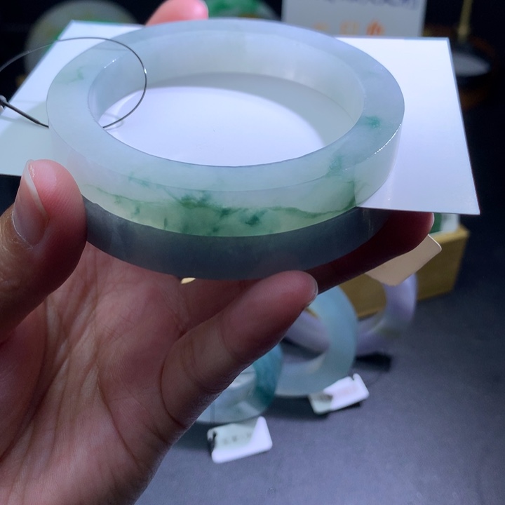 定制翡翠未镶嵌翡翠手镯