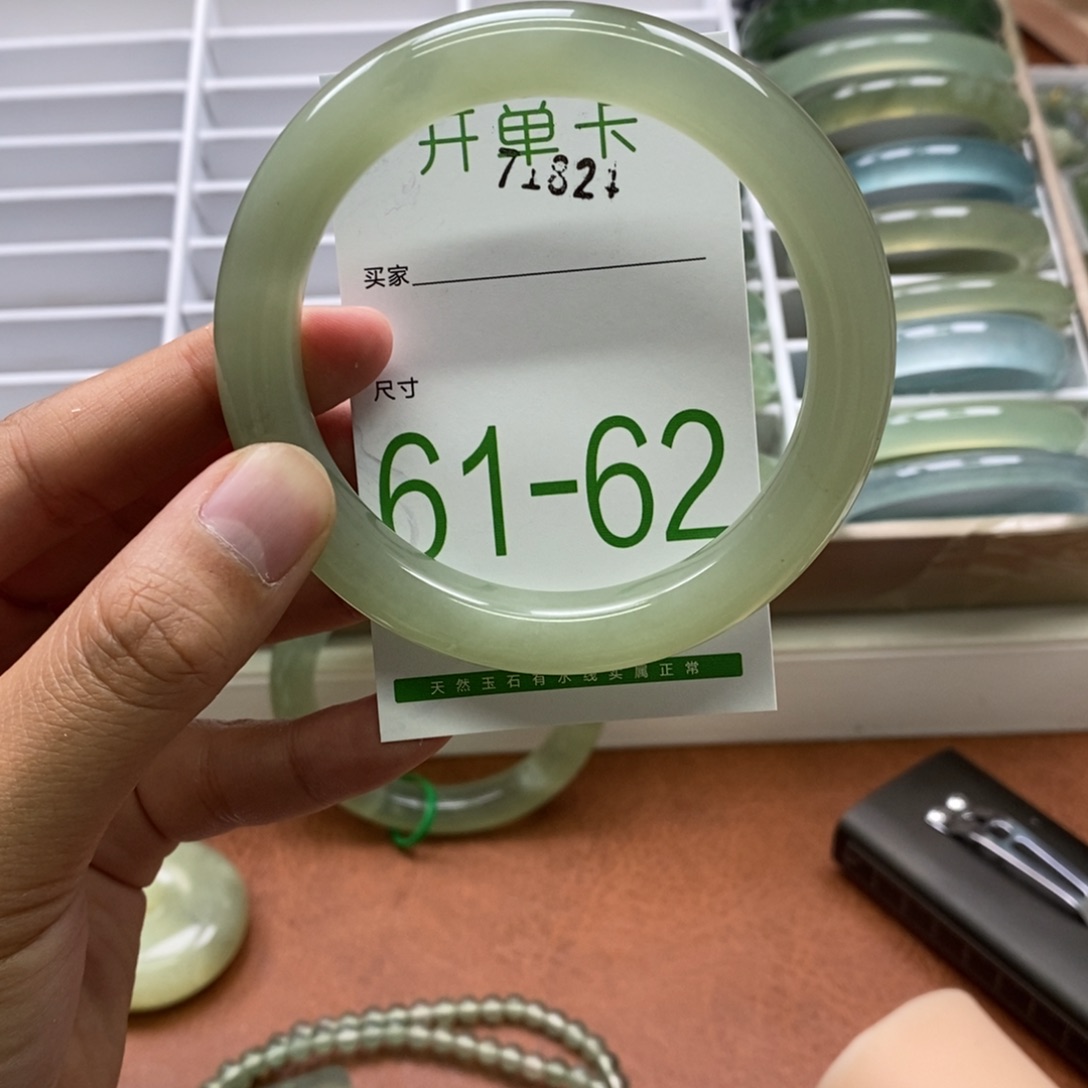 未镶嵌蛇纹石玉手镯