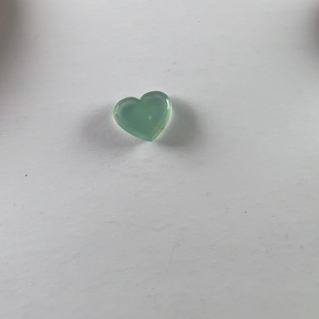 翡翠未镶嵌颈饰爱心