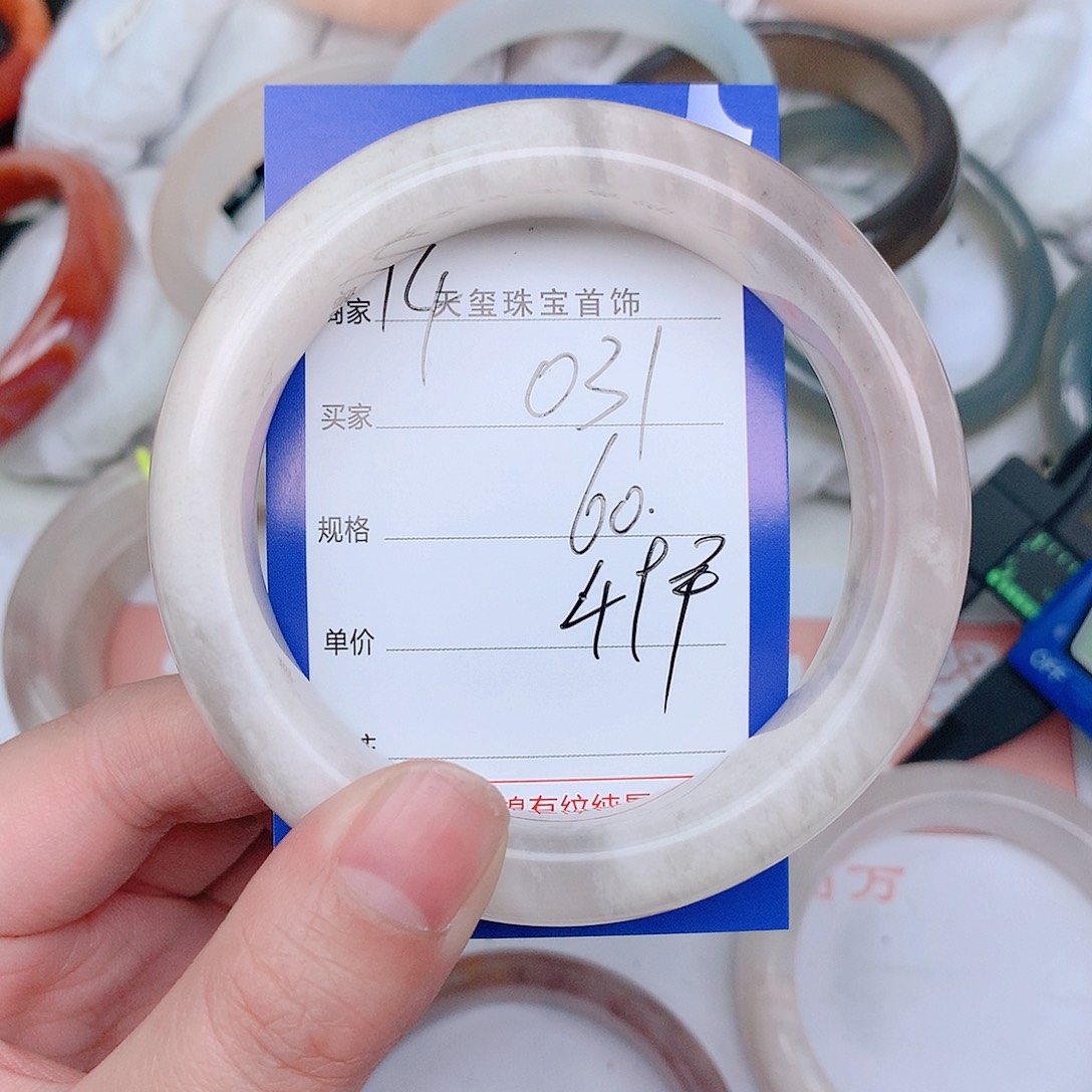 石英质玉未镶嵌手镯031