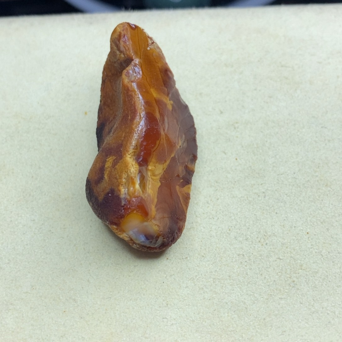 未镶嵌定制蜜蜡人**戏梨