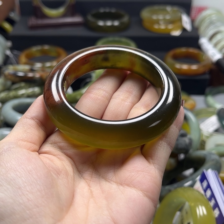 蛇纹石玉手镯未镶嵌