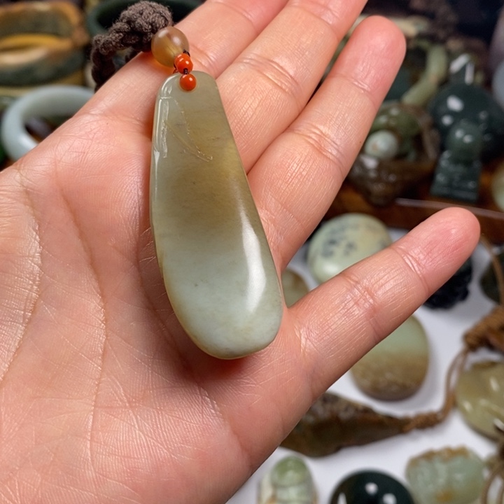 牛***咸和田玉（糖玉）未镶嵌手镯