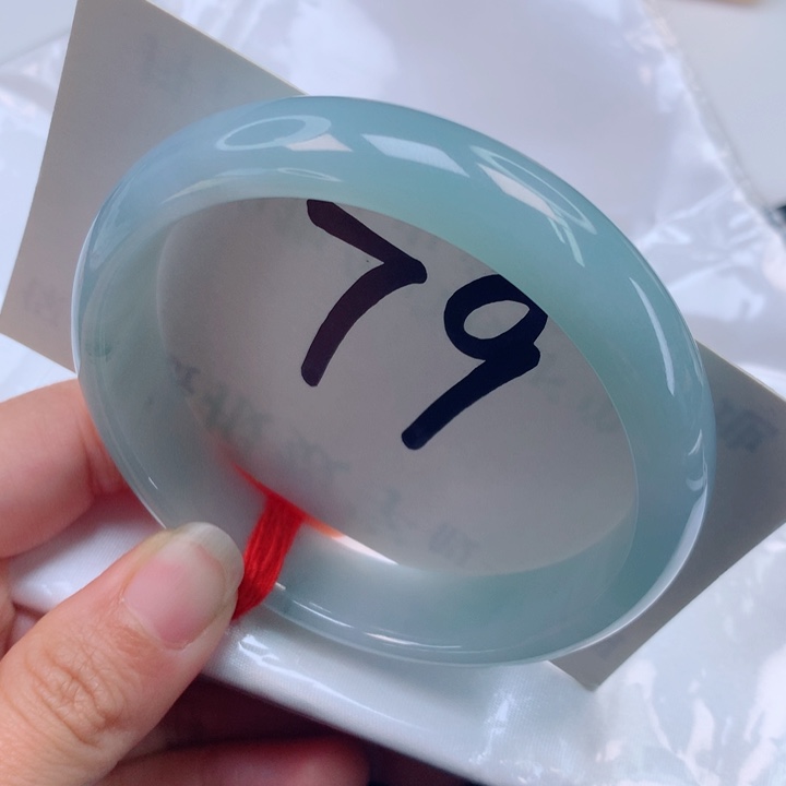 翡翠手镯未镶嵌天空蓝