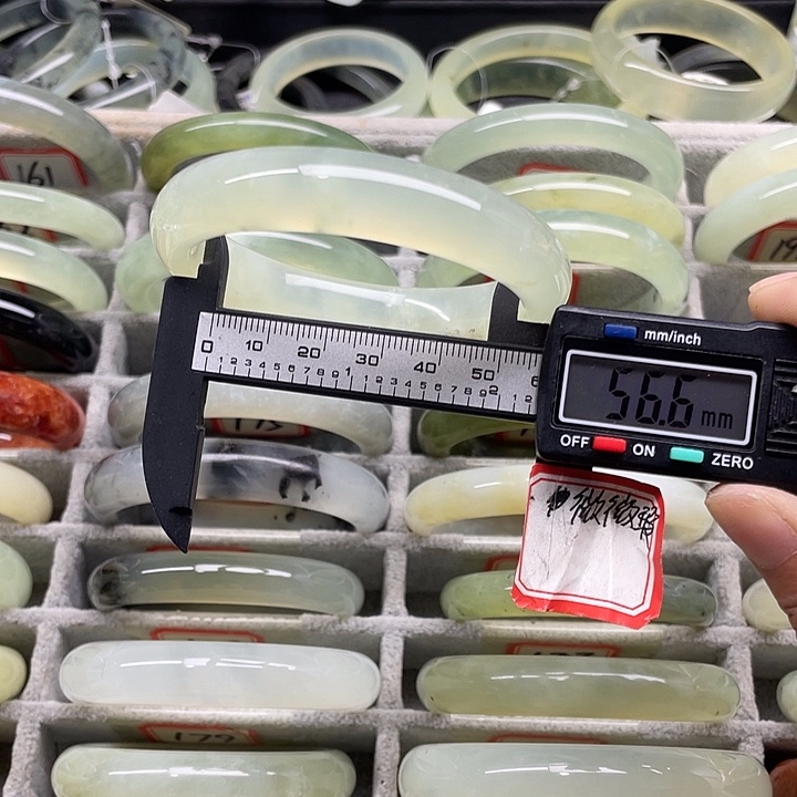 蛇纹石玉未镶嵌手镯172