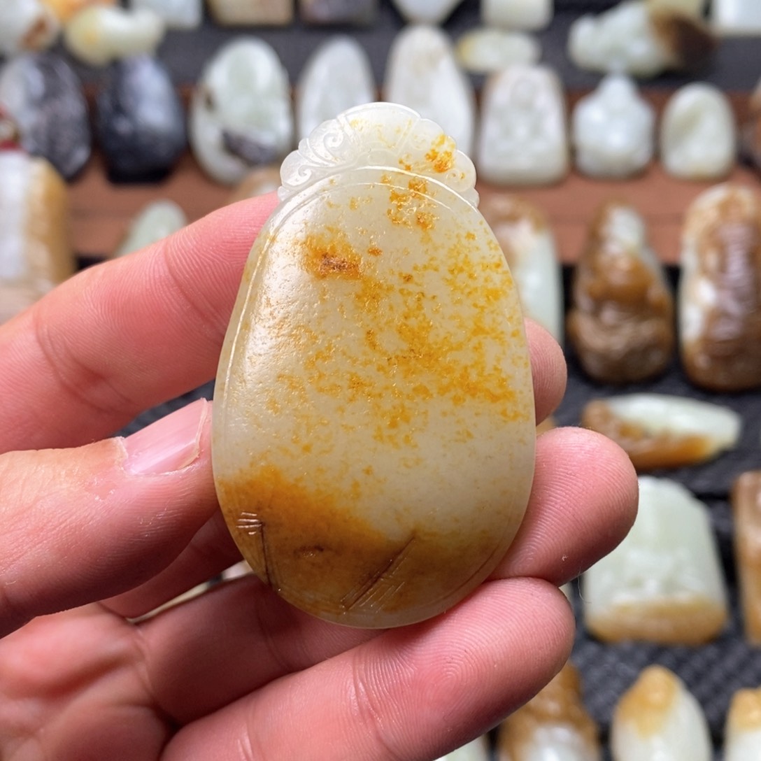 和田玉颈饰未镶嵌