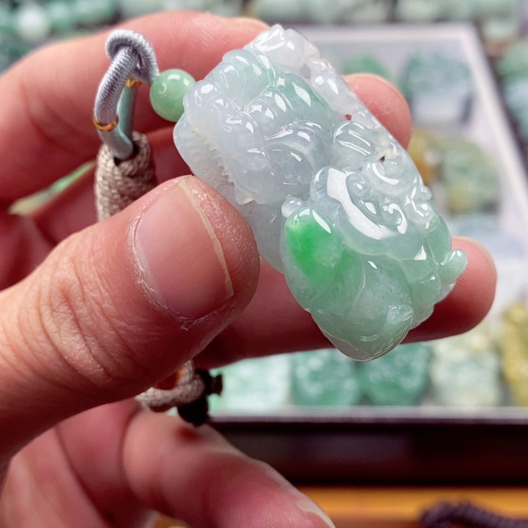 翡翠颈饰未镶嵌翡翠