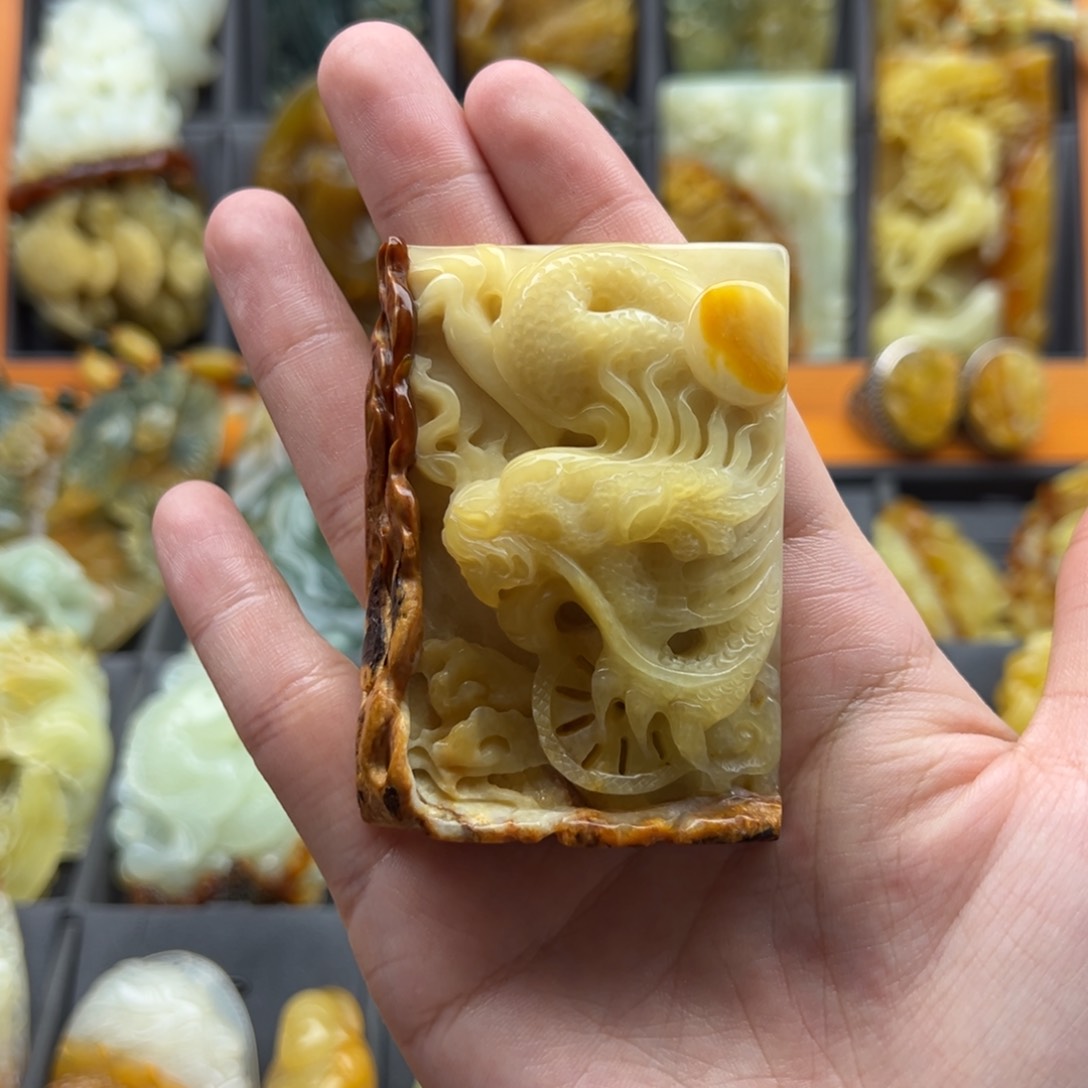 蛇纹石玉颈饰未镶嵌