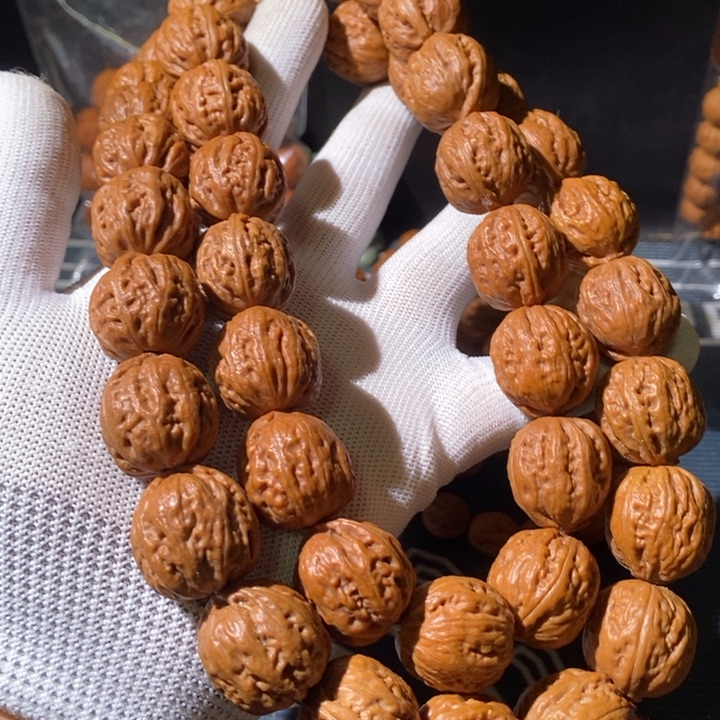 文玩核桃手串……12