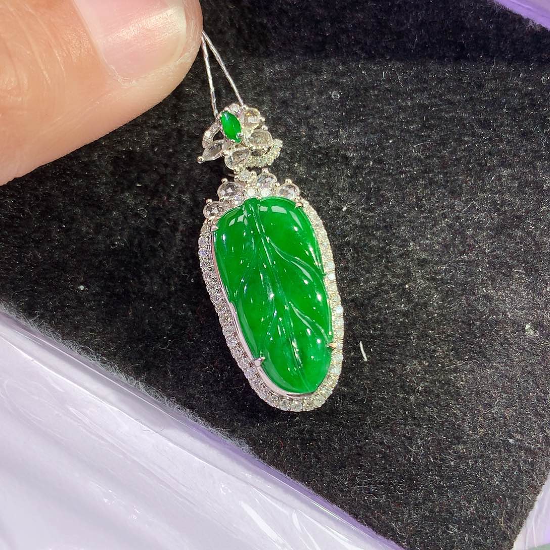 翡翠吊坠(赠链)18K金镶嵌