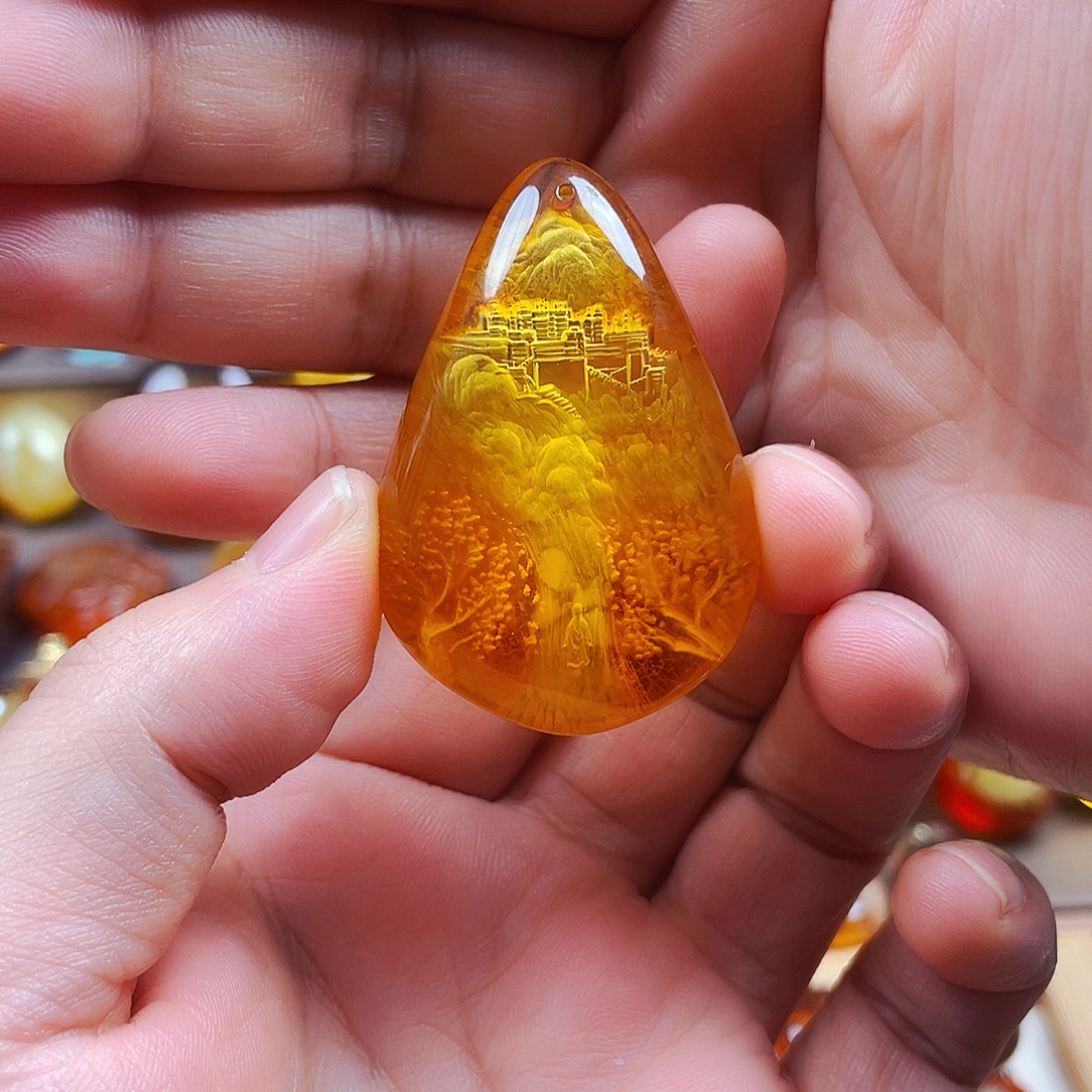 白***大裸石琥珀未镶嵌吊坠