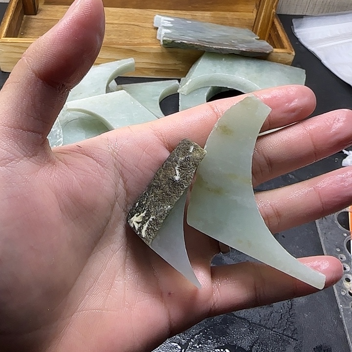 农***》翡翠未镶嵌颈饰纯天然缅甸翡翠