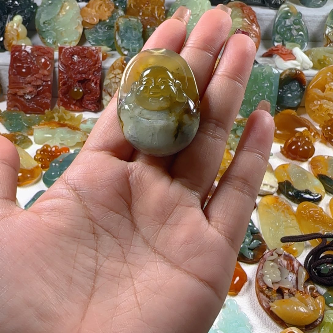 蛇纹石玉颈饰未镶嵌